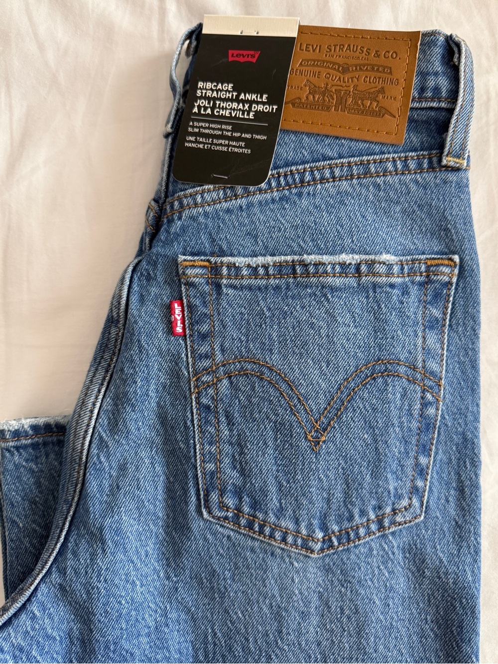NWT Levi's Women’s Ribcage Straight Ankle 24x29 Medium Blue Denim